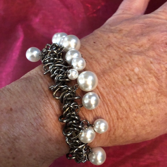 Stretch silver chain and white Pearl bracelet - Picture 3 of 5
